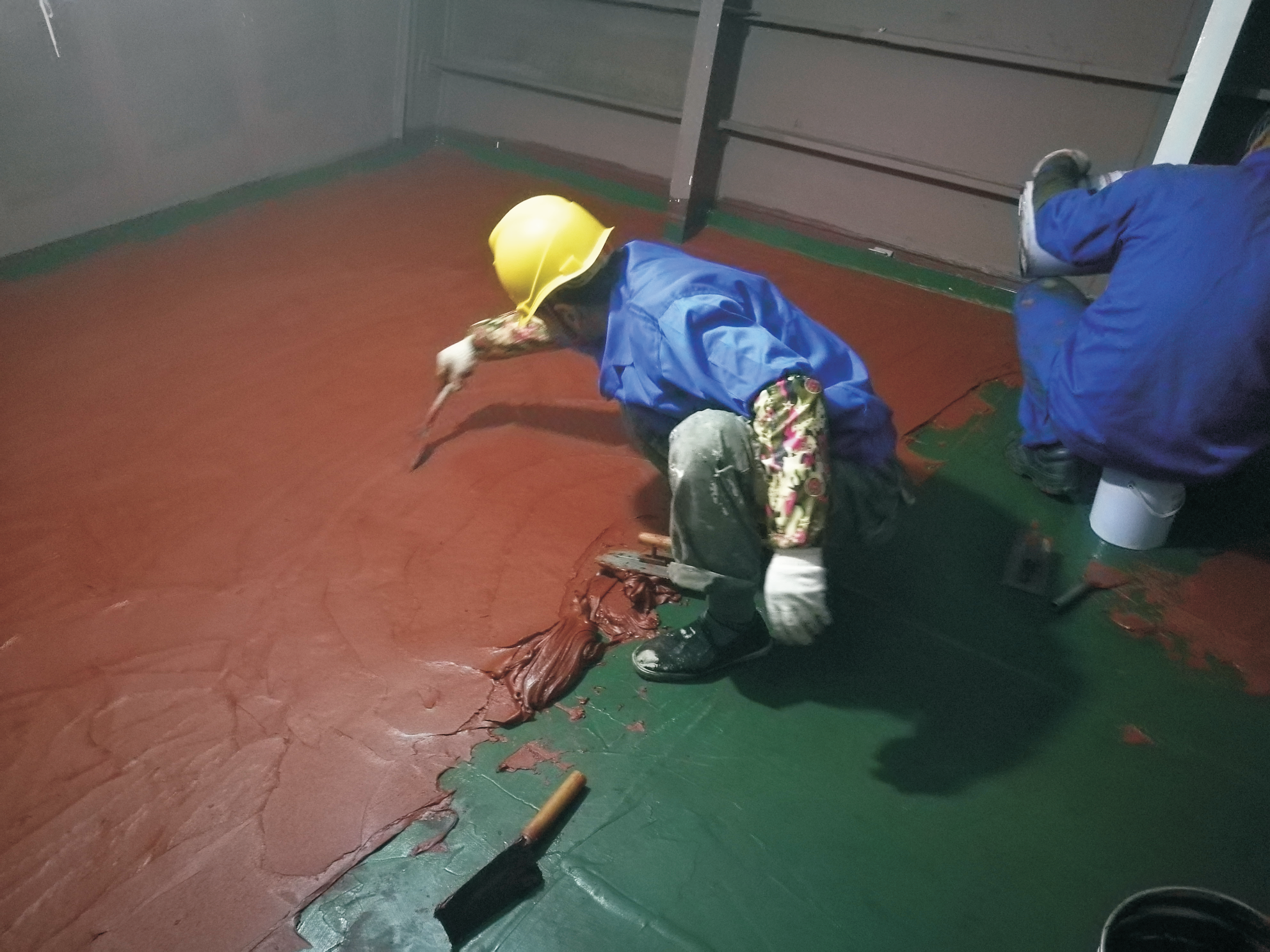 TD 08阻尼涂料 在艙室地面施工實景圖